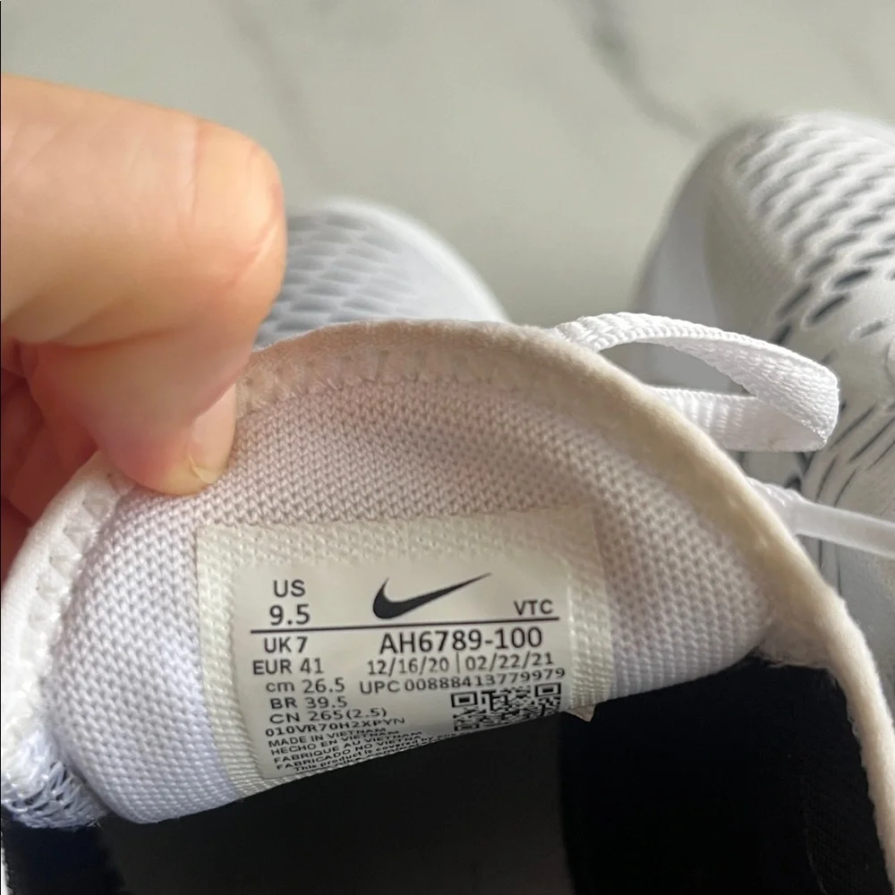 Nike White & Black Air Max 270 Running Shoes - Picture 6 of 13